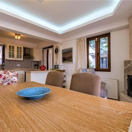 With Private Pool And Fireplace In Fethiye, Oludeniz - Awz 205 페티예